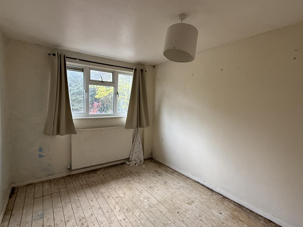 Lot: 89 - HOUSE IN NEED OF IMPROVEMENT - Bedroom 1 in House in Need of Improvement